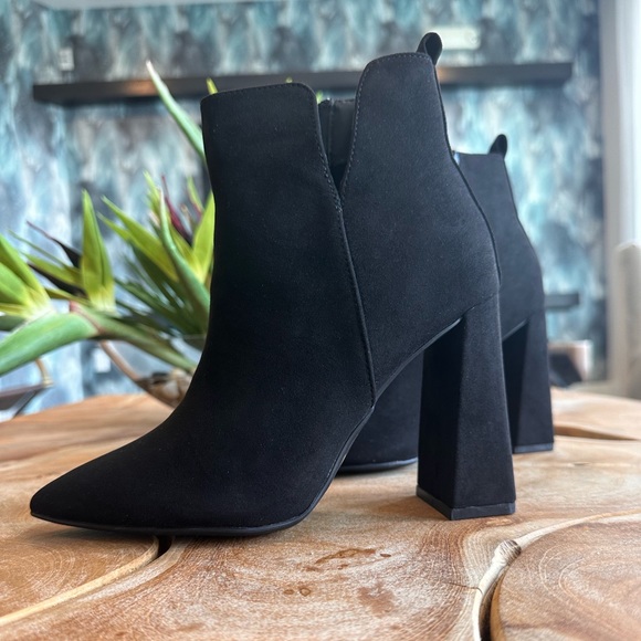 Qupid Black Suede Pyramid Heel Ankle Booties - Picture 6 of 6